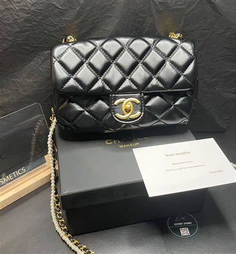 chanel quilted makeup pouch outfit|chanel makeup bag free gift.